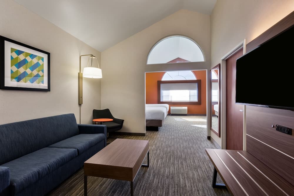 Holiday Inn Express Hotel & Suites Oroville Lake by IHG interior in Oroville, CA — gallery photo 2