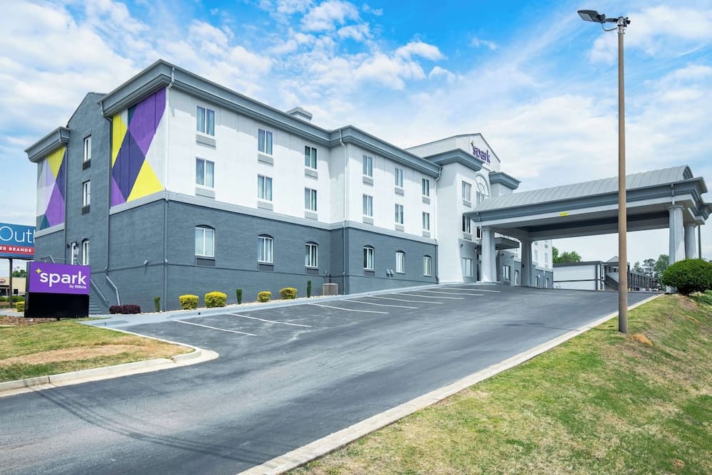 Spark by Hilton Commerce, GA featured exterior or lobby in Commerce, GA — similar hotel