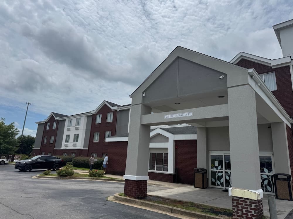 Broad St Inn featured exterior or lobby in Sumter, SC — similar hotel