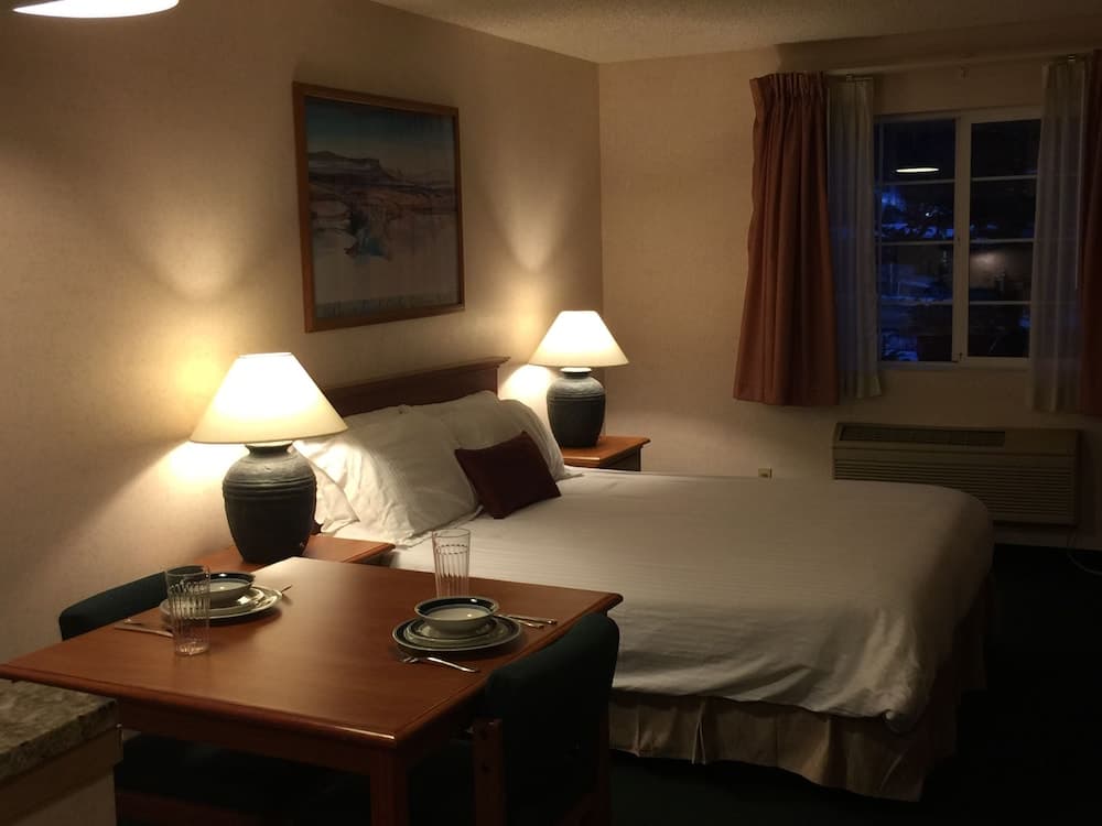 3 Peaks Lodge property views in Keystone, CO — gallery photo 3