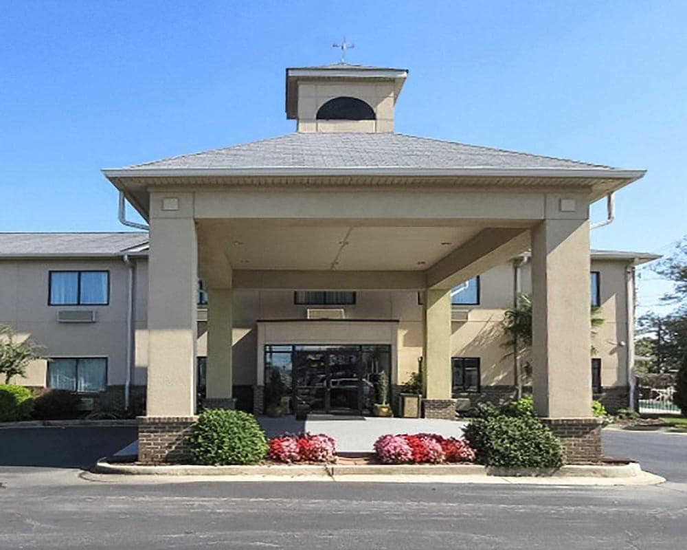 Quality Inn Winder featured exterior or lobby in Winder, GA — similar hotel
