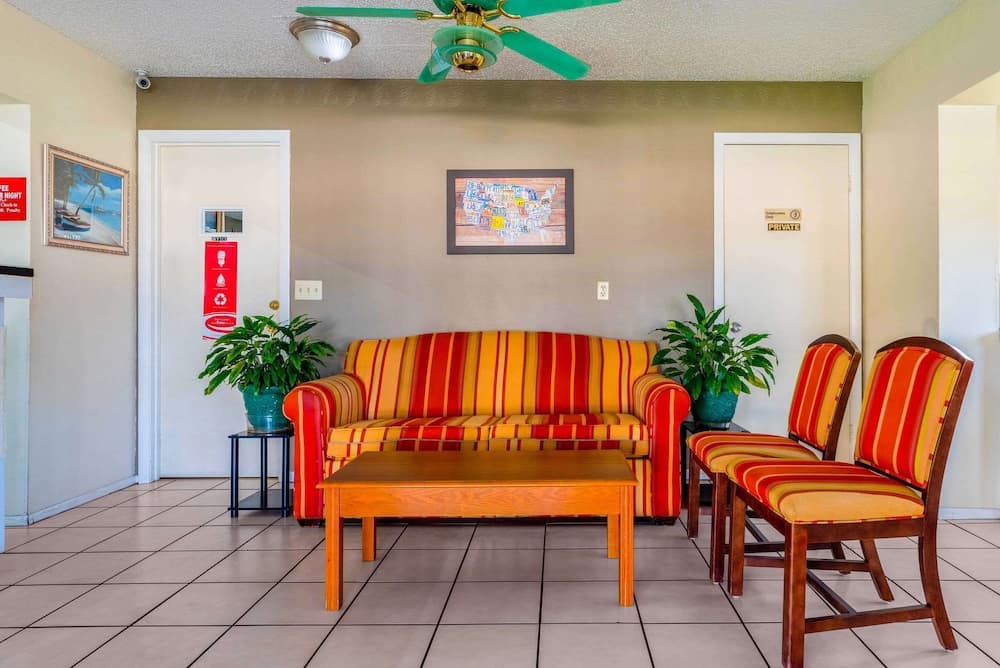 Econo Lodge Crystal River property views in Crystal River, FL — gallery photo 3
