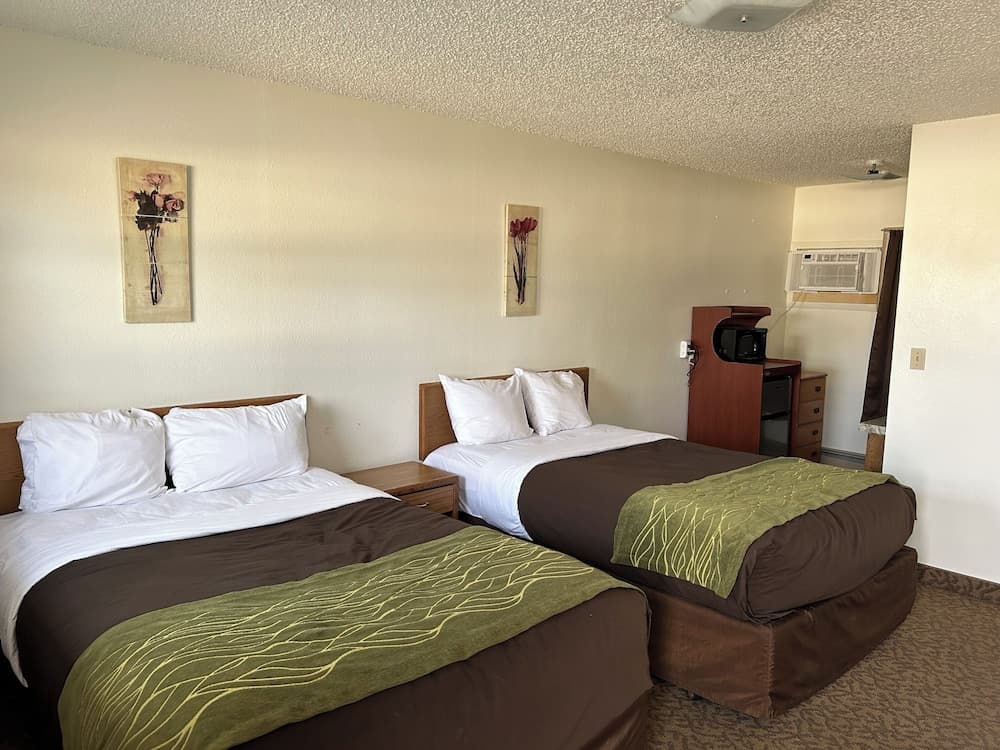 Powell JET Motor Inn interior in Powell, WY — gallery photo 2