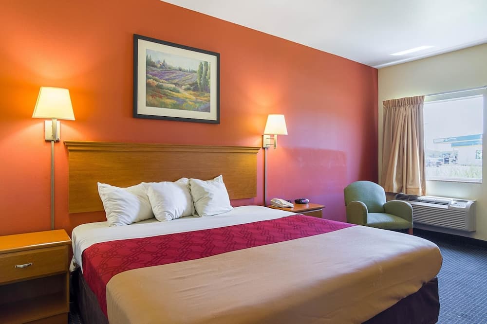 Econo Lodge Inn & Suites Pritchard Road North Little Rock property views in North Little Rock, AR — gallery photo 3