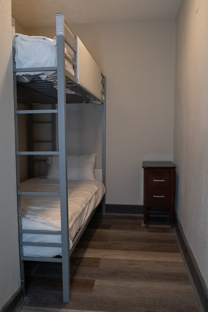 Hotel Chataura gallery photo in Dearborn, MI — image 20