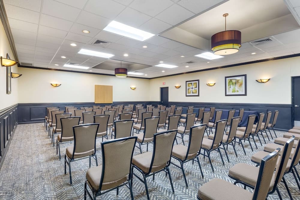 Clarion Inn North Haven - New Haven North gallery photo in North Haven — image 7