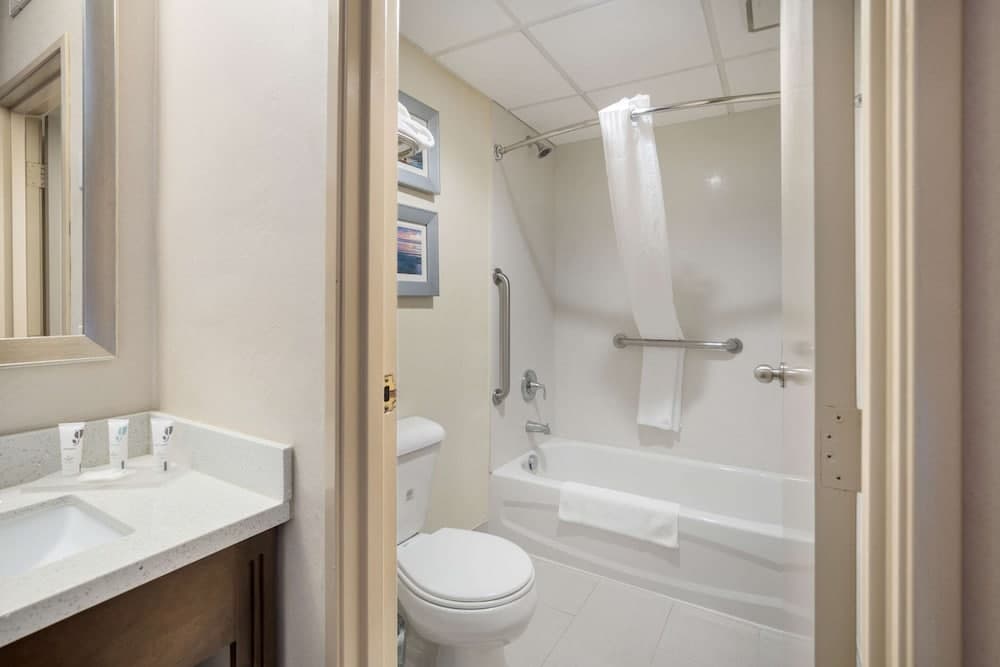 MainStay Suites John Wayne Airport by Choice Hotels gallery photo in Santa Ana, CA — image 13