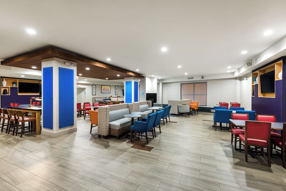 Country Inn & Suites by Radisson, Downtown Albany New York property views in Albany, NY — gallery photo 3
