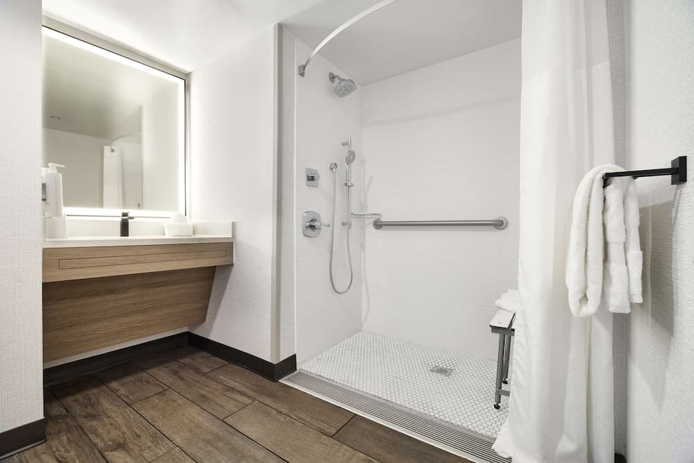 Hampton Inn Newark Airport gallery photo in Newark, NJ — image 12