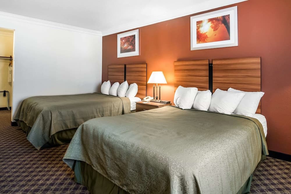 Quality Inn Rutland - Killington interior in Rutland, VT — gallery photo 2