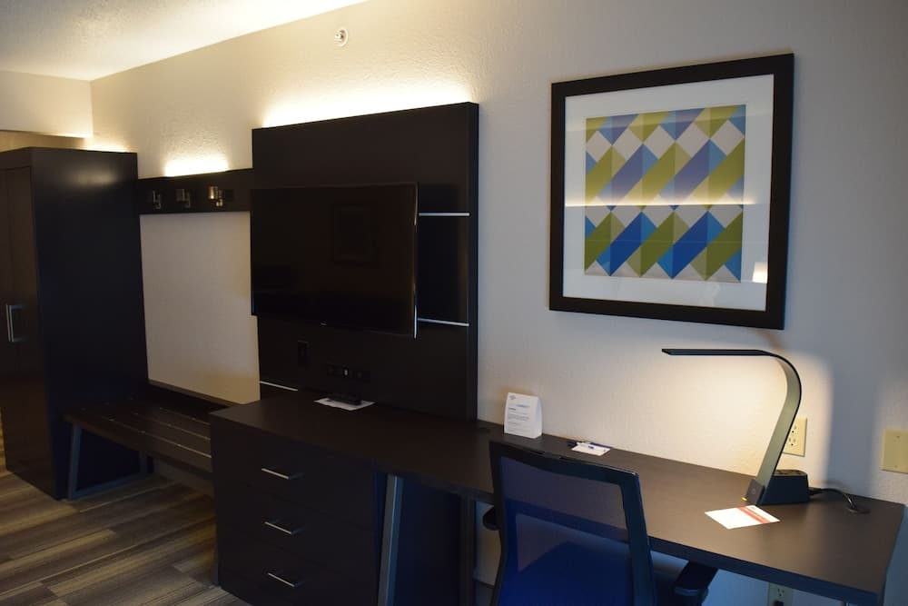 Holiday Inn Express Hotel & Suites Sparta by IHG property views in Sparta, IL — gallery photo 3