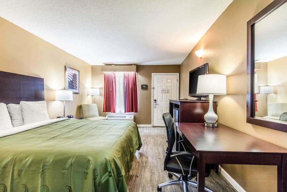 Quality Inn Bessemer I-20 exit 108 interior in Bessemer, AL — gallery photo 2