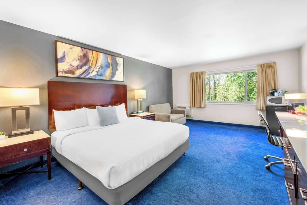 Quality Inn & Suites Jackson interior in Jackson, CA — gallery photo 2