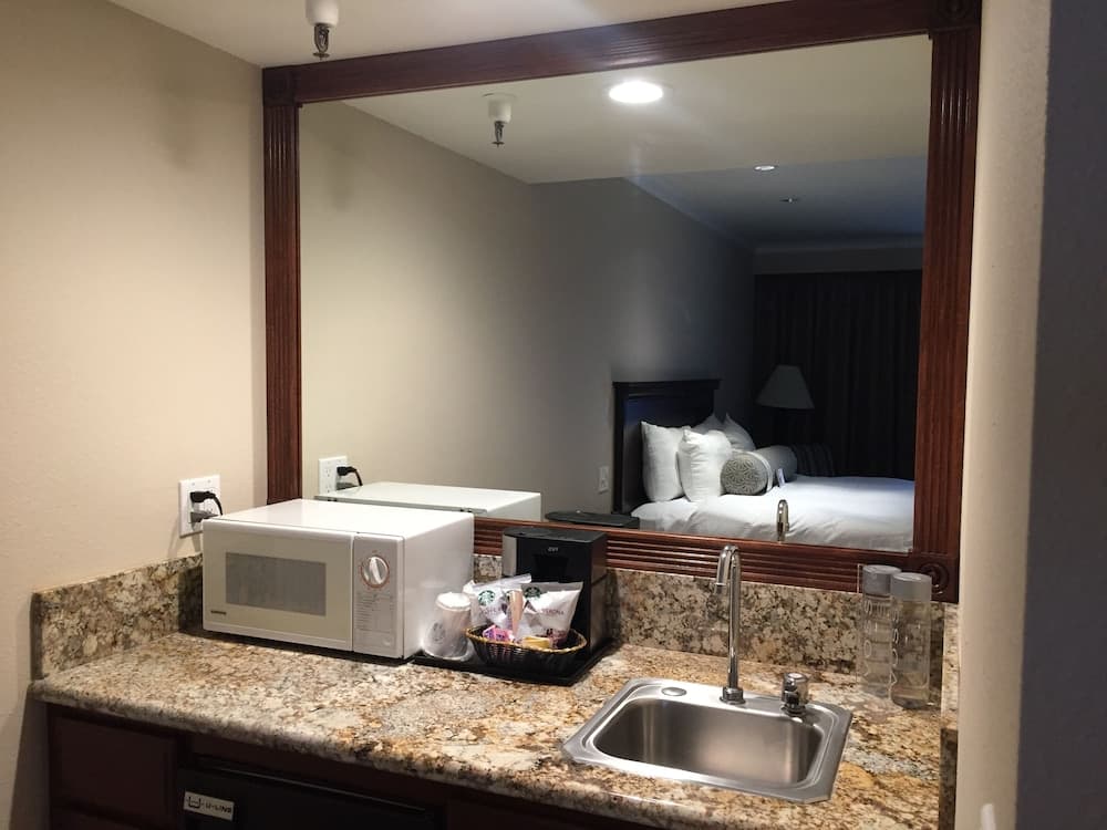 Coast Burbank Hotel gallery photo in Burbank, CA — image 28
