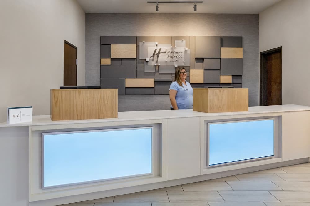 Holiday Inn Express Hotel & Suites Waycross by IHG interior in Waycross, GA — gallery photo 2