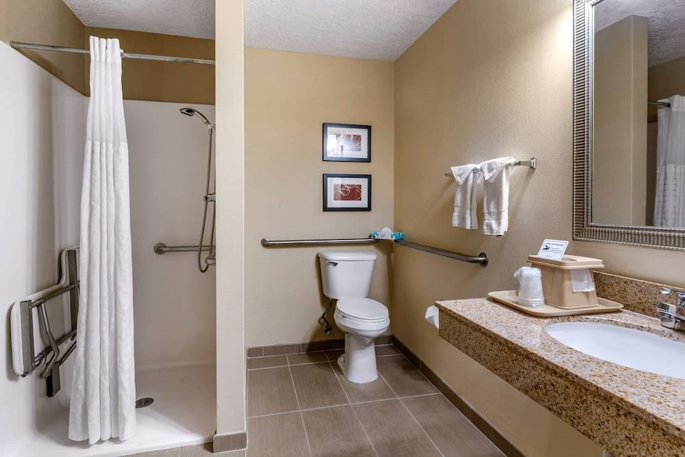 Comfort Suites Linn County interior in Albany, OR — gallery photo 2