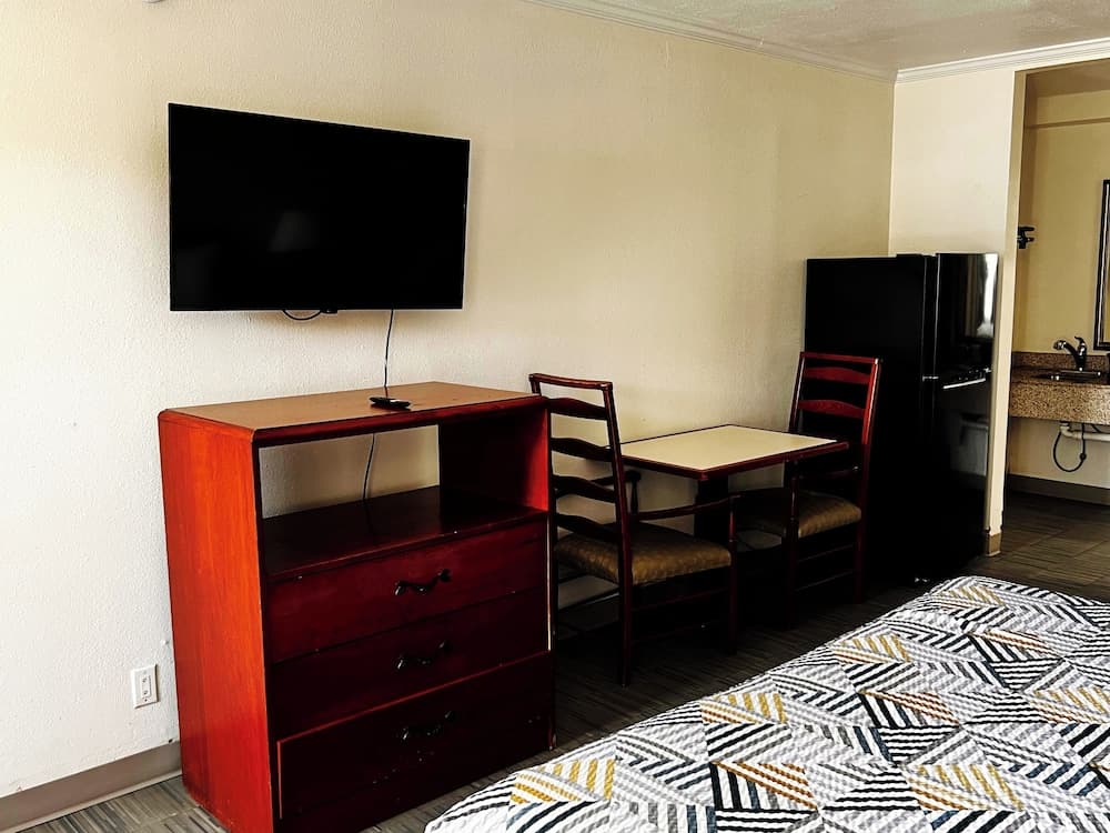 Studio 6 Fort Worth, TX – Downtown East featured exterior or lobby in Fort Worth, TX — similar hotel