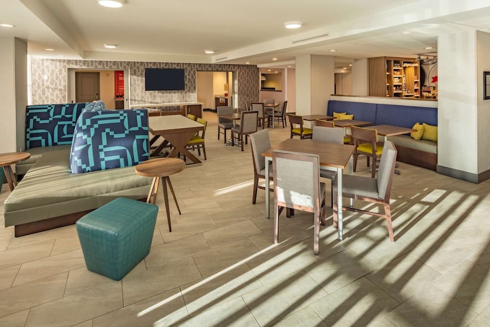 Hampton Inn Asheville-Tunnel Rd. interior in Asheville, NC — gallery photo 2