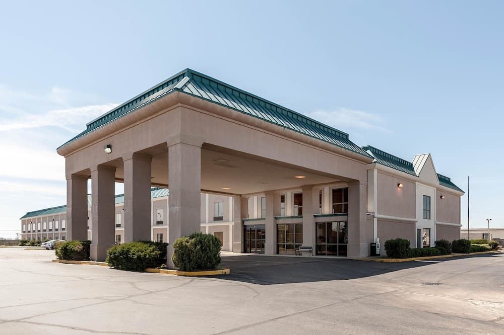 Quality Inn Clarksdale featured exterior or lobby in Clarksdale, MS — similar hotel