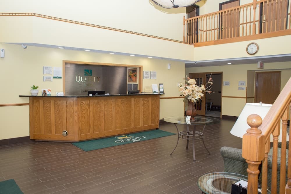 Quality Inn Edgerton interior in Edgerton, WI — gallery photo 2
