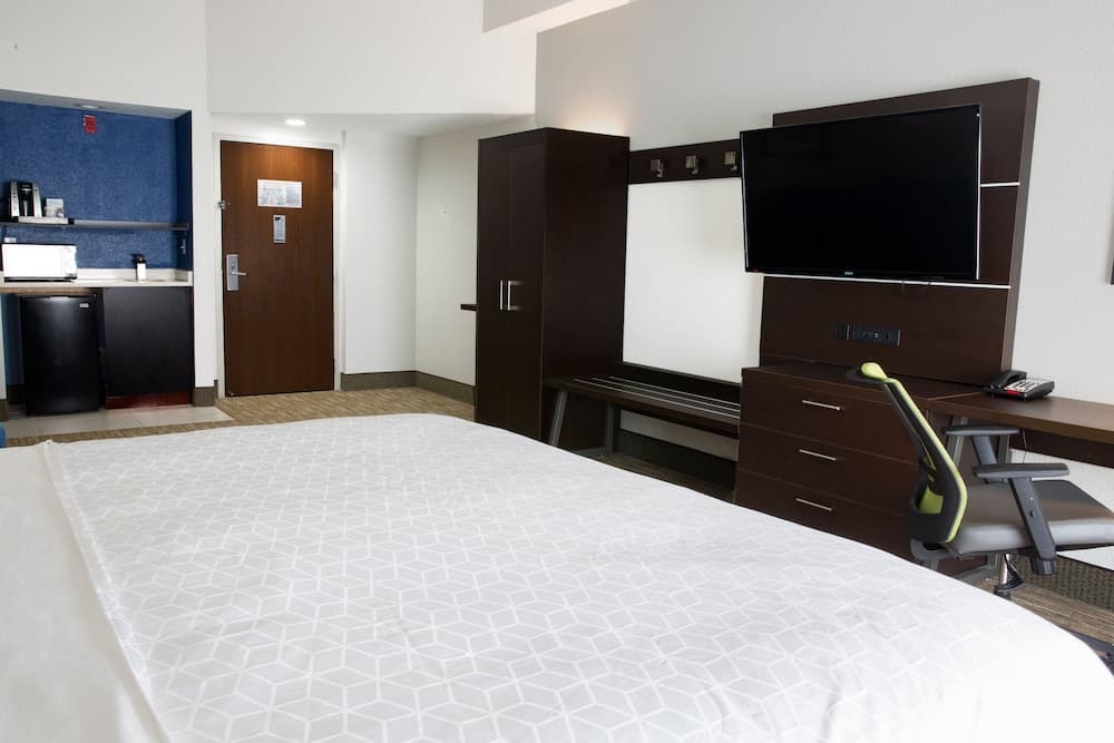 Holiday Inn Express & Suites Dayton-Huber Heights by IHG interior in Dayton, OH — gallery photo 2