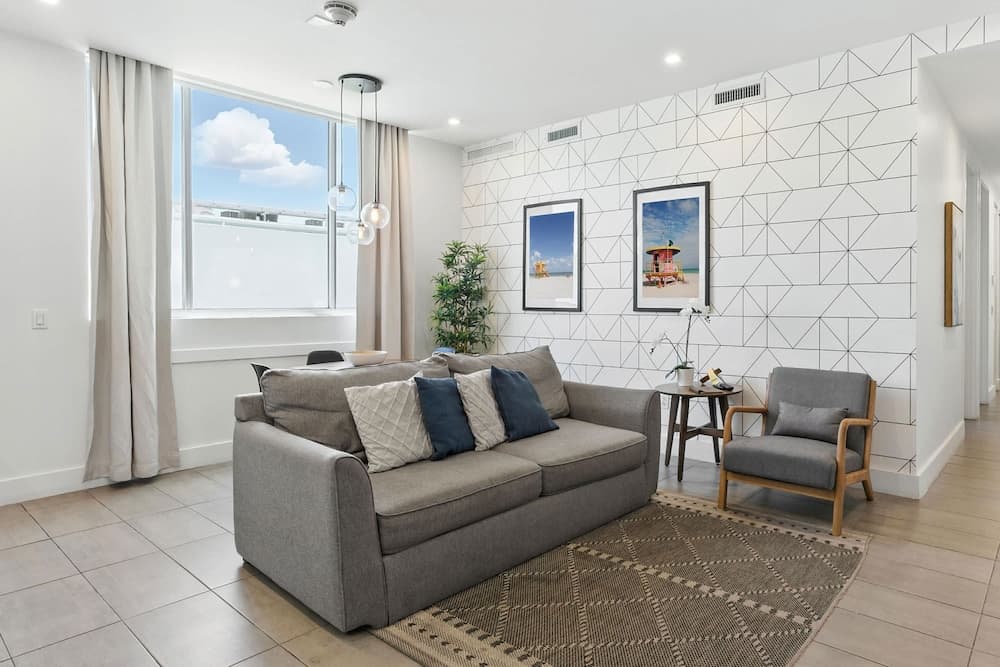 Luxury Sobe 2 Bedroom Apartment interior in Miami Beach, FL — gallery photo 2