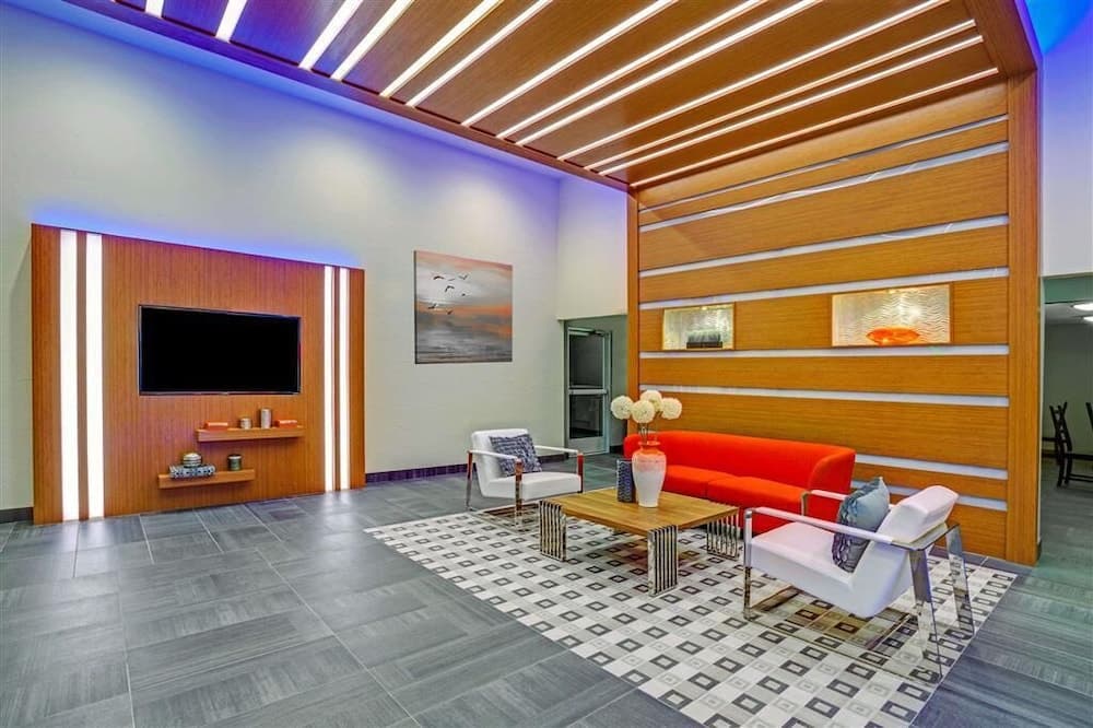 Arya Inn & Suites Farmers Branch interior in Farmers Branch, TX — gallery photo 2