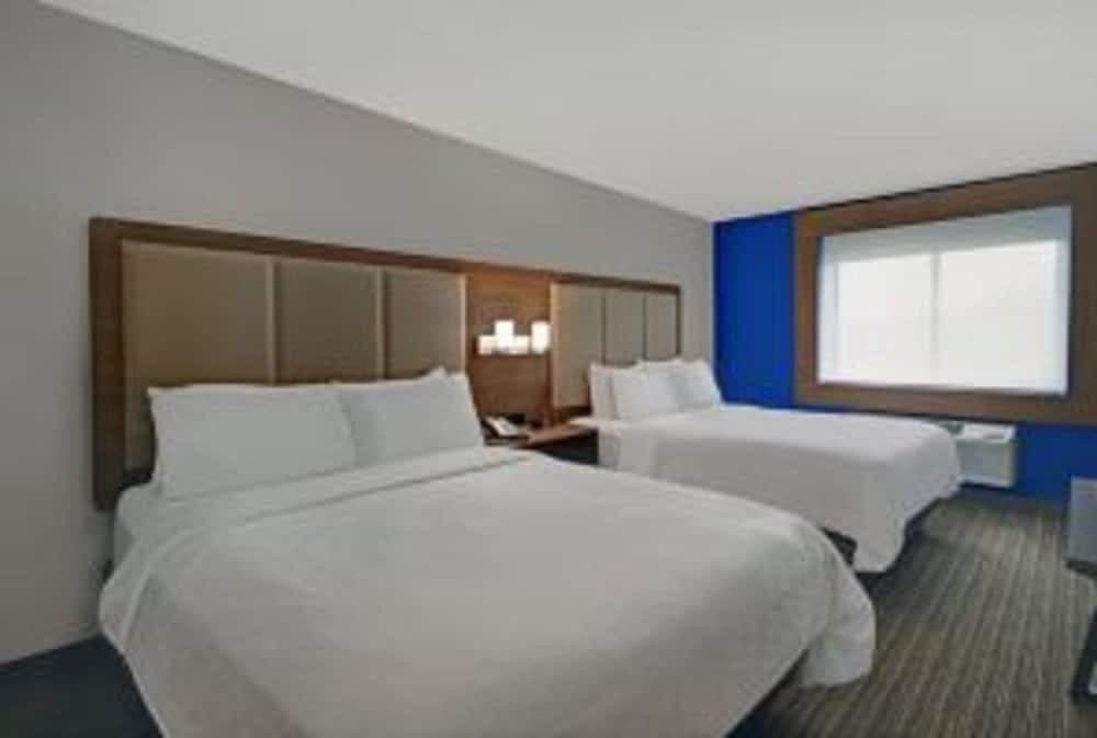Holiday Inn Express & Suites Detroit Dearborn by IHG gallery photo in Dearborn, MI — image 26