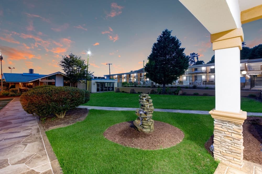 Red Roof Inn Gastonia gallery photo in Gastonia, NC — image 4