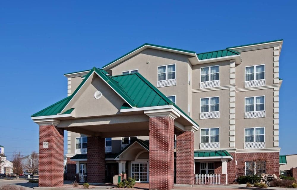 Country Inn & Suites by Radisson, Elkhart North featured exterior or lobby in Elkhart, IN — similar hotel