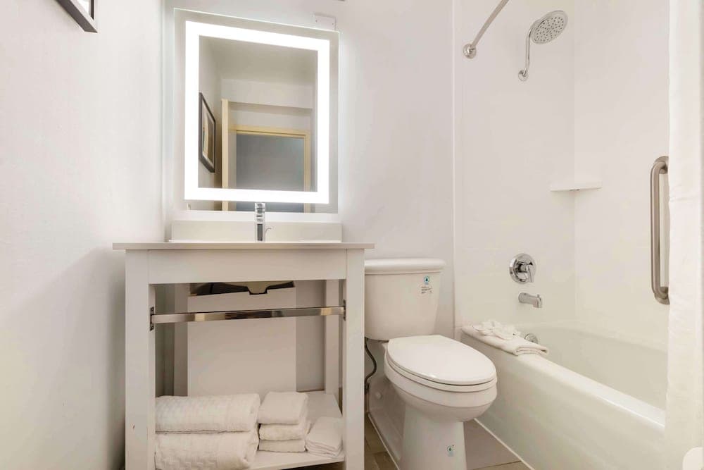 Best Western Plus Kansas City Sports Complex Hotel gallery photo in Kansas City, MO — image 24