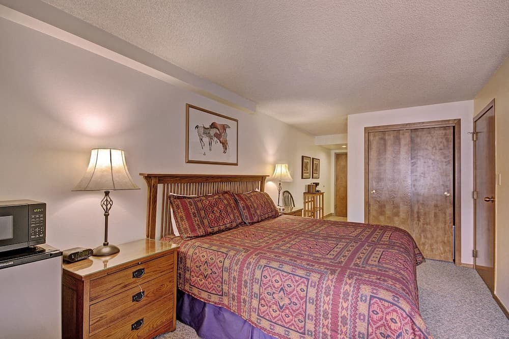 VS641H Village Square 1Br 1Ba Hotel Room property views in Copper Mountain, CO — gallery photo 3