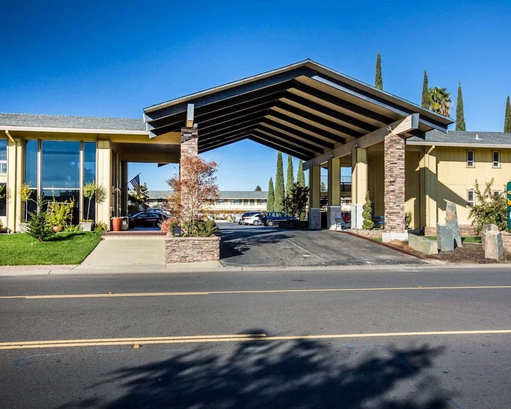 Quality Inn & Suites Cameron Park Shingle Springs gallery photo in Shingle Springs, CA — image 30