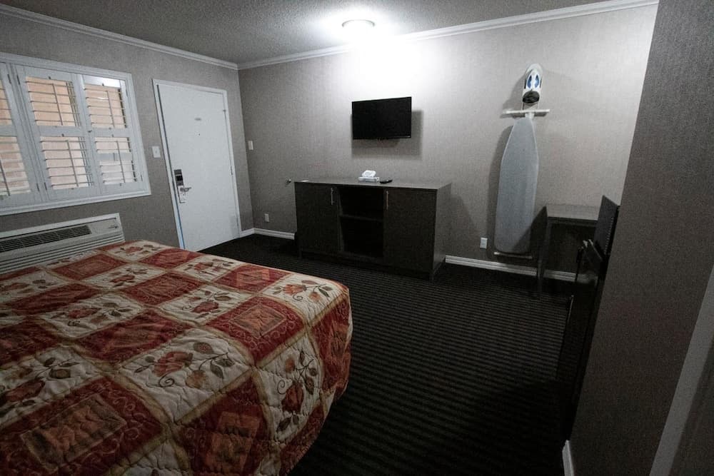 Alpha Inn & Suites property views in San Francisco, CA — gallery photo 3