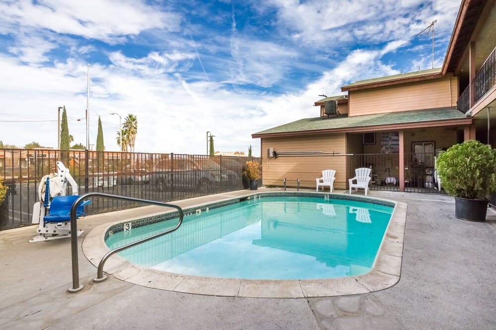 Hotel Avenida Victorville I 15 gallery photo in Victorville, CA — image 24