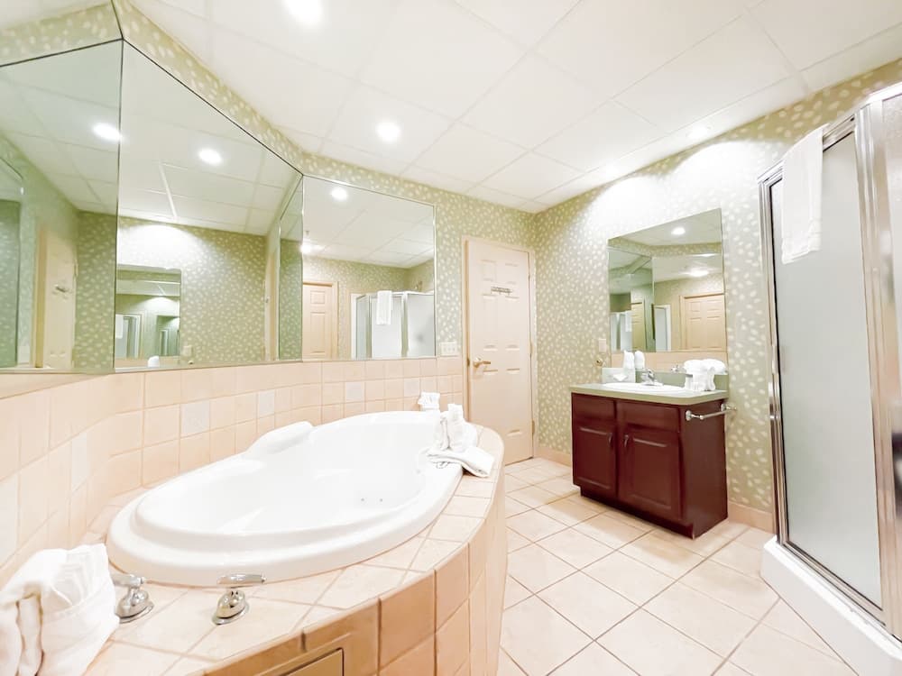 The Willowbrook Golf Hotel At Split Rock interior in Lake Harmony — gallery photo 2