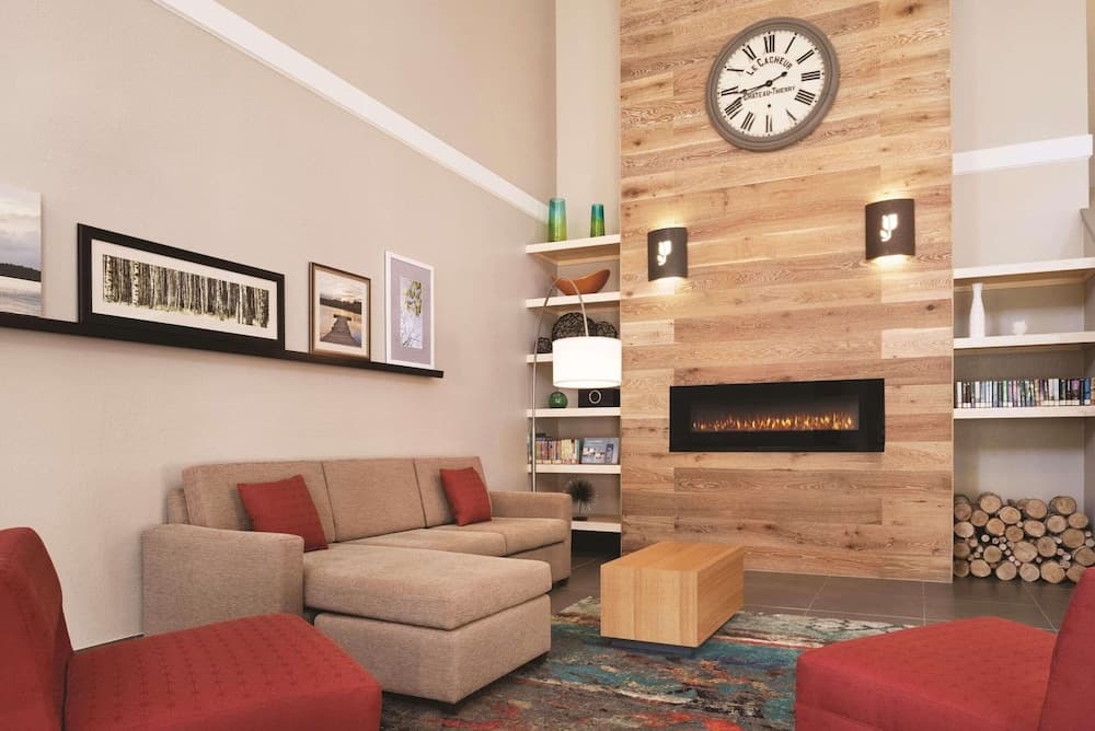 Country Inn & Suites by Radisson, Madison Southwest, WI interior in Madison, WI — gallery photo 2