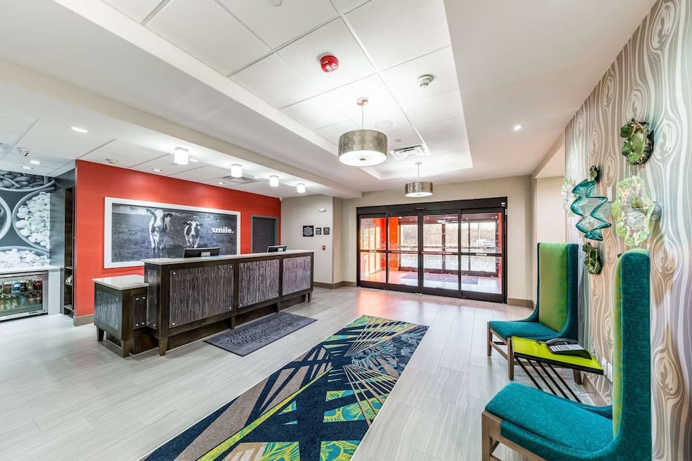 Hampton Inn & Suites Pryor interior in Pryor, OK — gallery photo 2