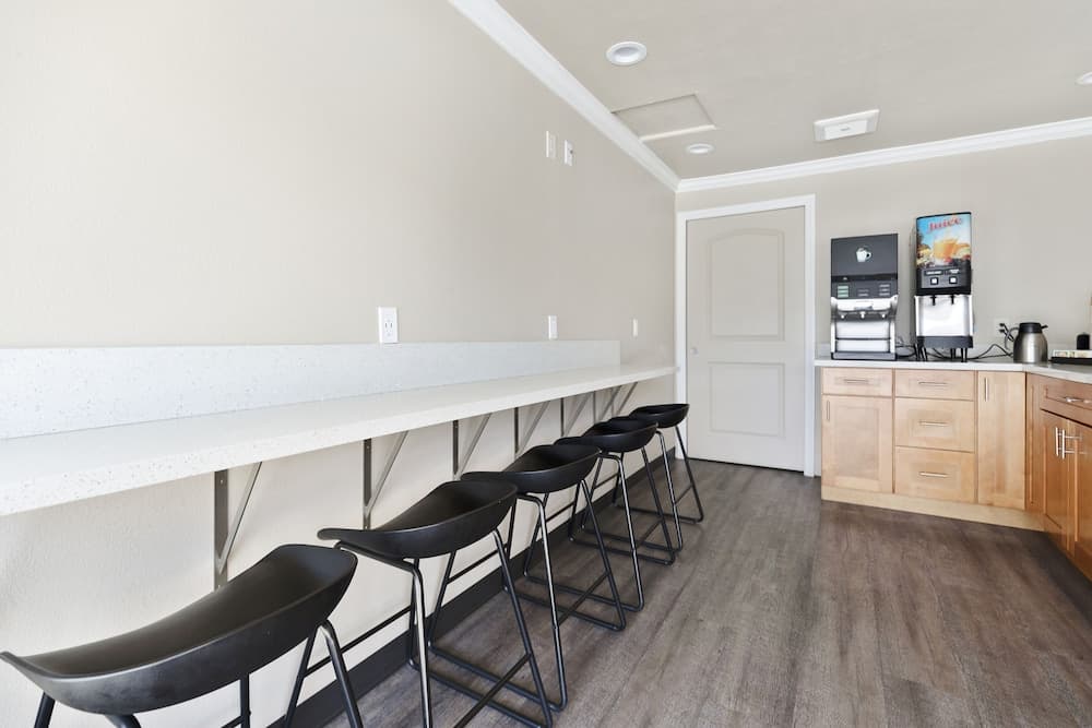 Le Blanc Inn & Suites gallery photo in El Monte, CA — image 35
