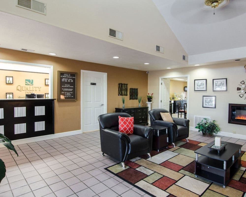 Quality Inn Hartwell interior in Hartwell, GA — gallery photo 2