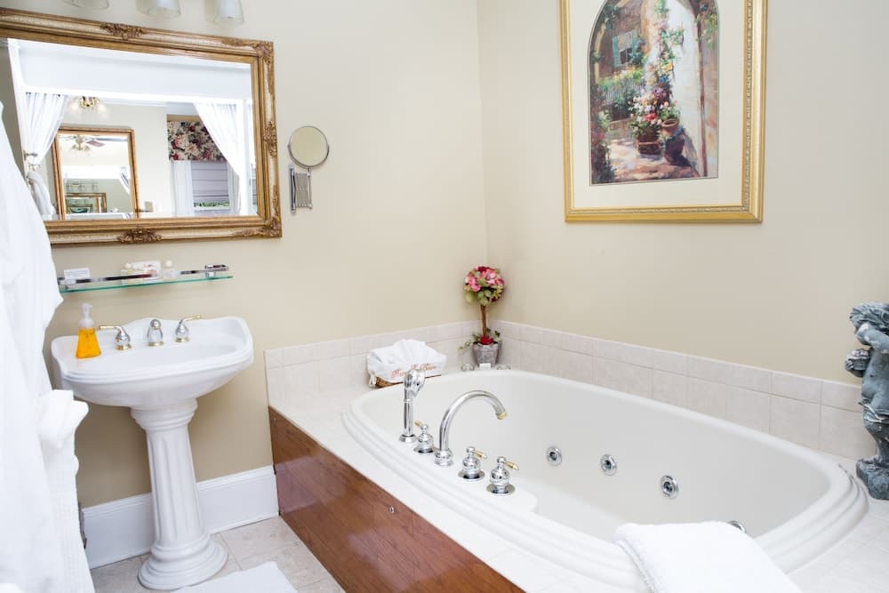 Burke Manor Inn & Pavilion gallery photo in Gibsonville, NC — image 7
