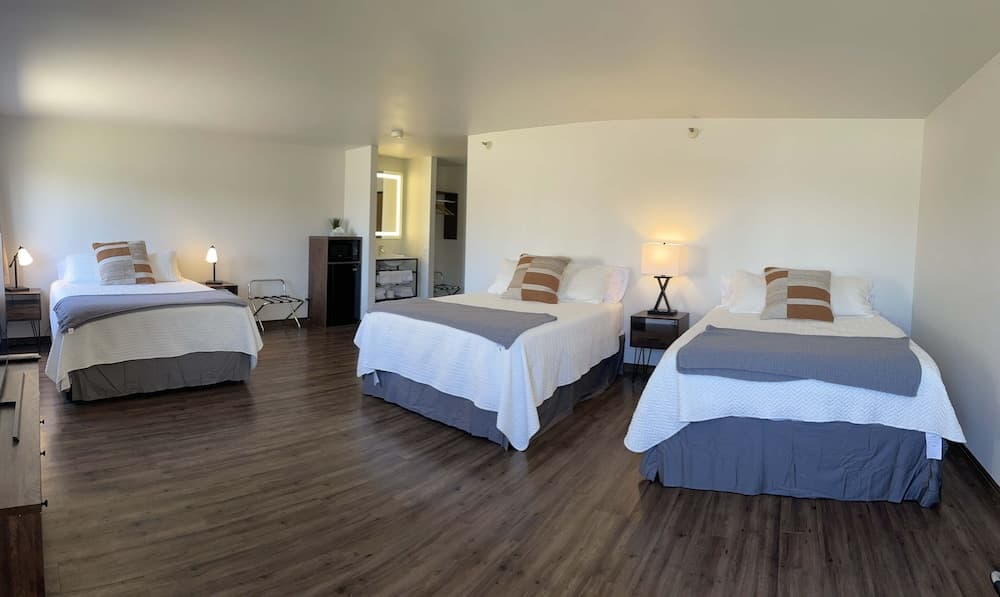Eagle Peak Lodge & Cabins interior in Ashton, ID — gallery photo 2