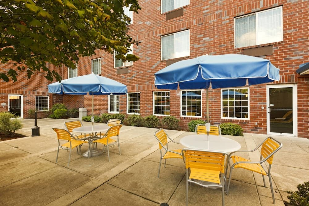 Fairfield Inn & Suites by Marriott Lake Oswego gallery photo in Lake Oswego, OR — image 19