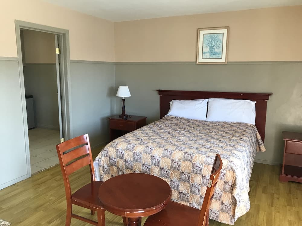 Sunshine Village Motel gallery photo in Santa Ana, CA — image 9