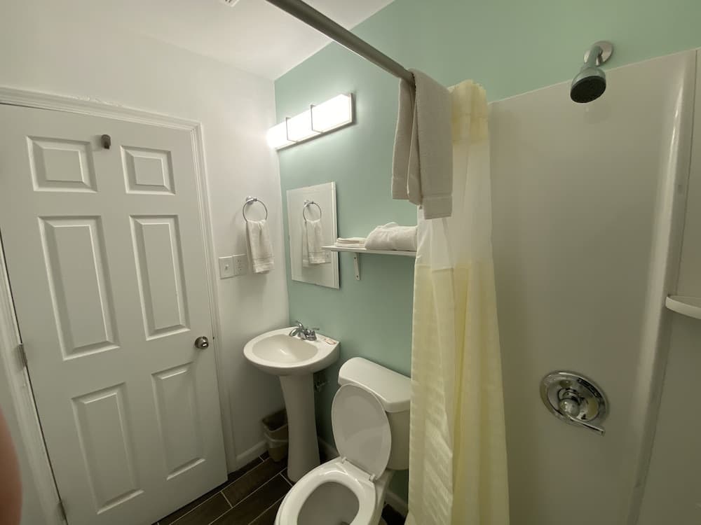Sleepy Hollow Motel interior in Culpeper, VA — gallery photo 2