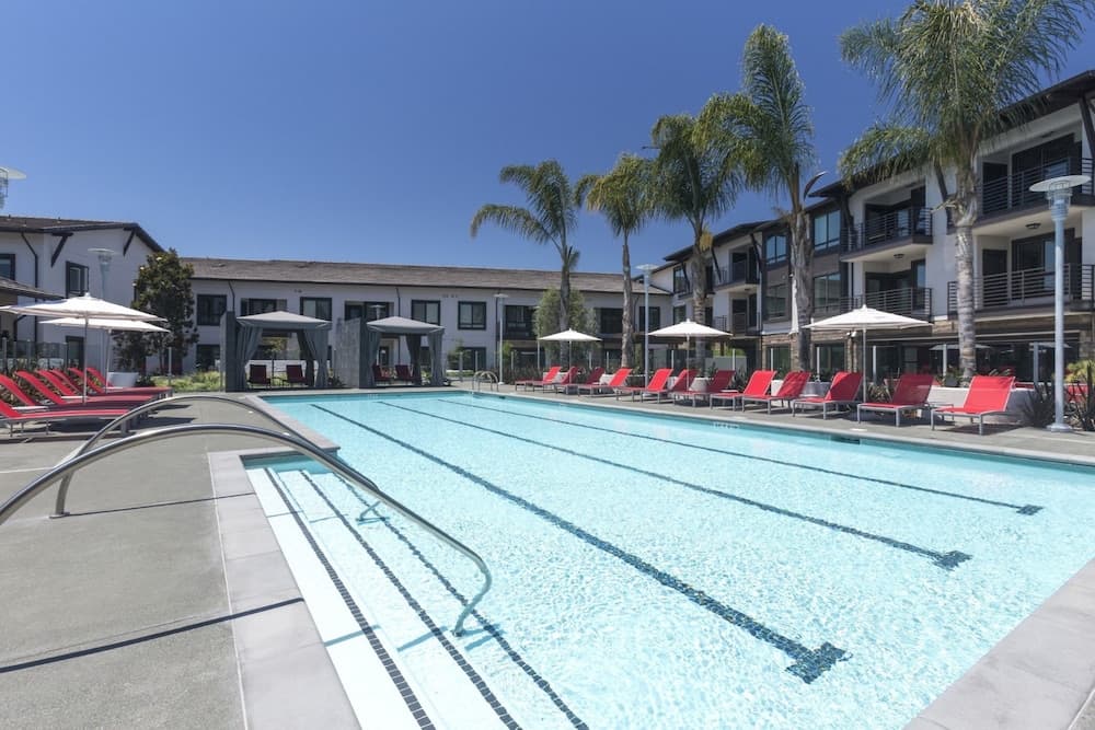 Global Luxury Suites Sunnyvale North interior in Sunnyvale, CA — gallery photo 2