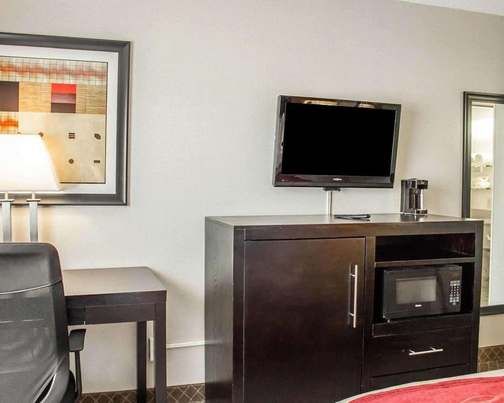Howard Johnson by Wyndham Columbus State Fairgrounds I-71 property views in Columbus, OH — gallery photo 3