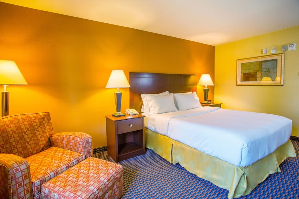 Holiday Inn Express & Suites Richland by IHG interior in Richland, WA — gallery photo 2