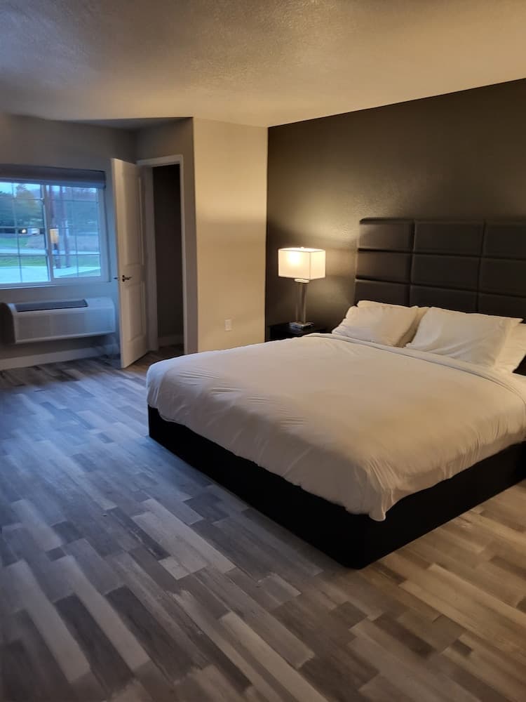 Red Fox Inn and Suites gallery photo in Waverly, IA — image 15