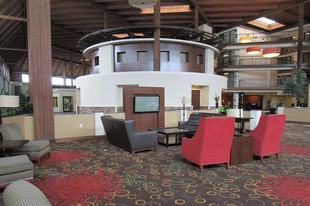 Radisson Hotel Lenexa Overland Park interior in Lenexa, KS — gallery photo 2